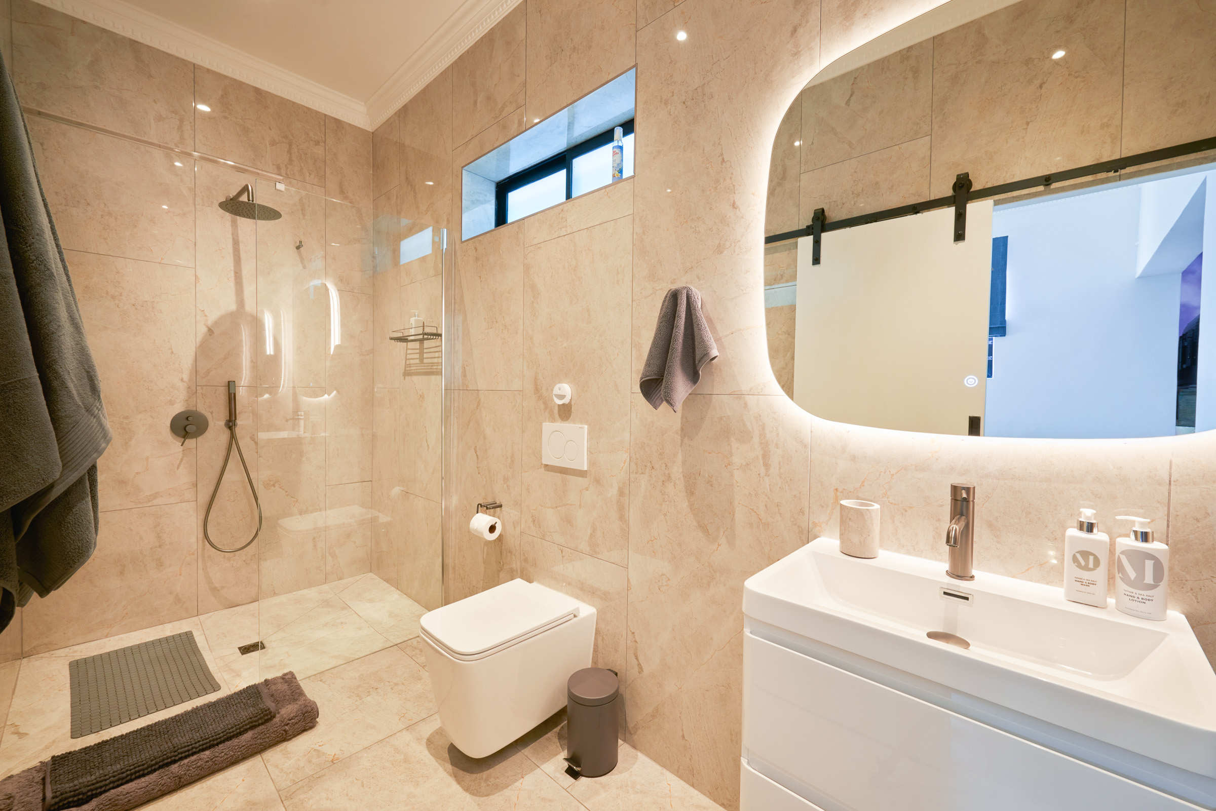 Day's End bathroom
